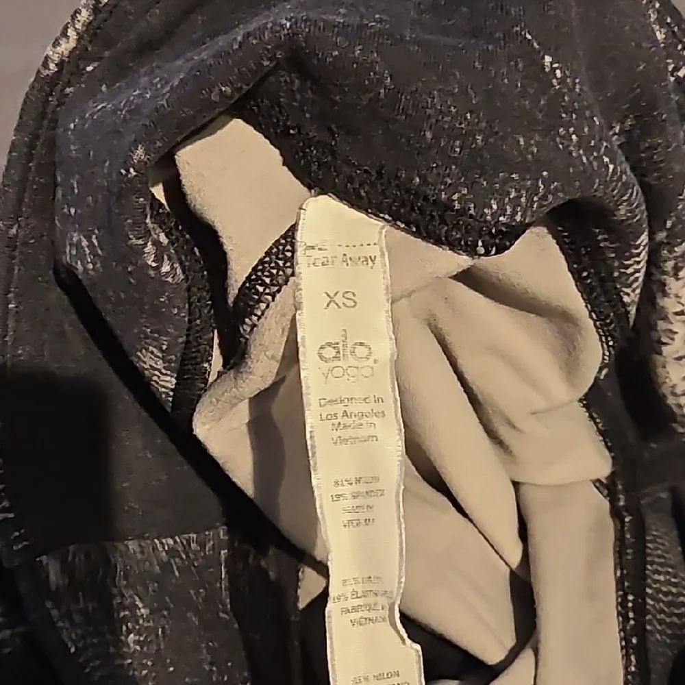 ALO Yoga Black and Gray Leggings
